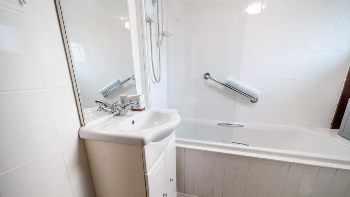 Lovely 2 Bedroom Coastal Cottage Near Bude Exterior photo