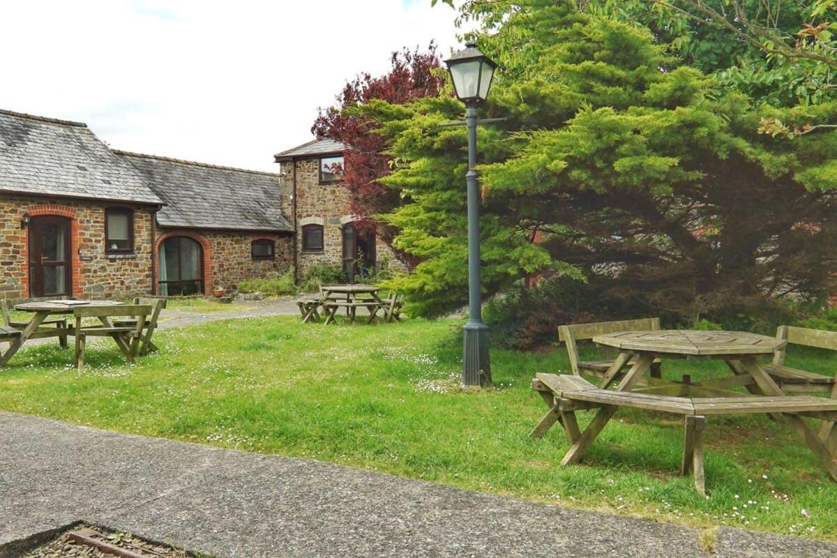 Lovely 2 Bedroom Coastal Cottage Near Bude Exterior photo